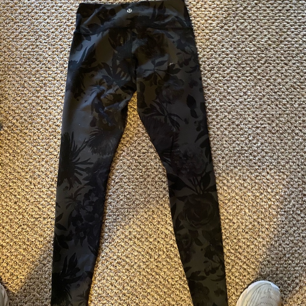 LULULEMON- WOMENS LEGGINGS